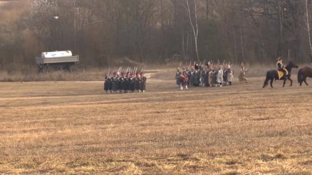 Rekonstrukcja Bitwy Pod 1812 Pobliżu Rzeki Berezina Żołnierz Idę Składzie — Wideo stockowe