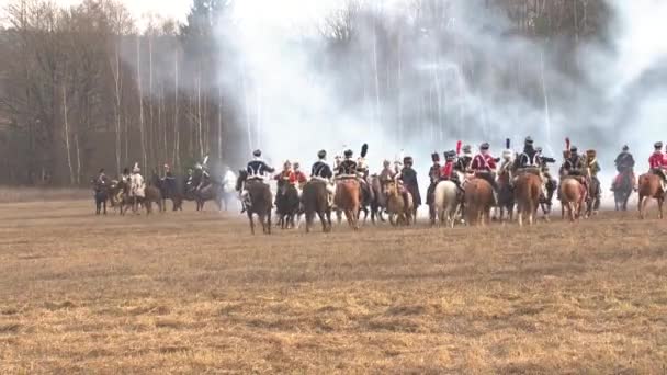 Reconstrução Batalha 1812 Cavalaria Russa Atacando Cavaleiros Franceses Campo Lutando — Vídeo de Stock