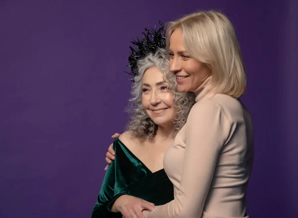 Studio Portrait Elderly Woman Years Old Embracing Young Woman Years — Stock Photo, Image