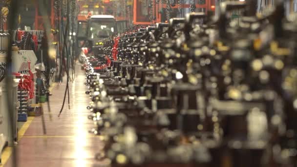 Průchod Výrobní Dílně Mezi Dopravníkem Malé Části Přesun Zaměření Dalekého — Stock video