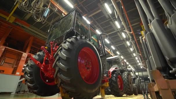Assembly Shop Heavy Tractors Equipment Conveyor Movement Camera — Stock Video