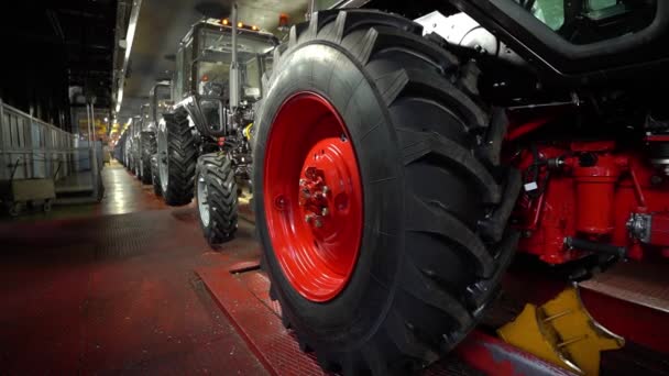 Assembly Shop Heavy Tractors Equipment Conveyor Movement Camera — Stock Video