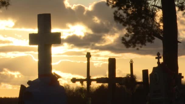 Sur Fond Ciel Nocturne Avec Nuages Soleil Couchant Silhouettes Anciennes — Video