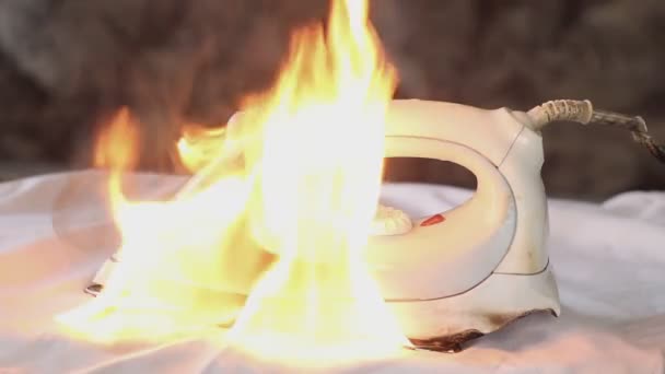 Kapanmayan Ütü Gömleği Yaktı Dairede Yangına Neden Oldu Konsept Yangın — Stok video