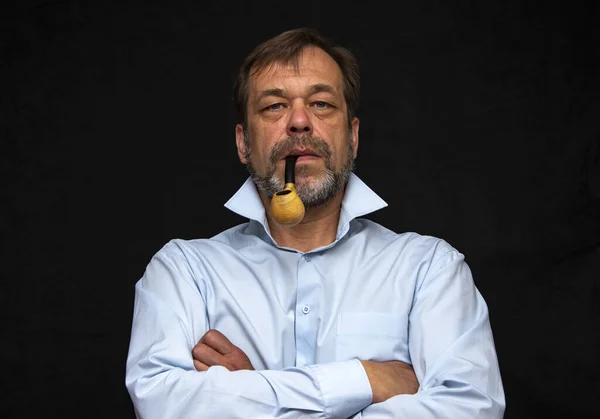 Retrato Anciano Fuerte Años Con Una Barba Gris Una Camisa — Foto de Stock