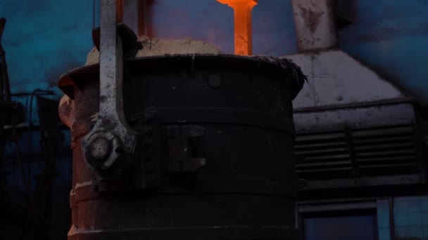 Caldeirão Cadinho Levantado Uma Usina Aço Produzindo Metal — Vídeo de Stock