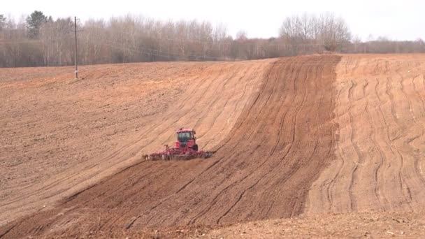 Heavy Tracked Tractor Plows Buries Field Early Spring Plowed Field — Stock Video