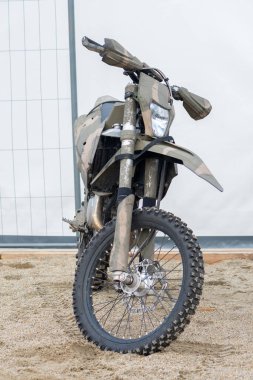 Koruyucu kaplamalı taktik motosiklet askeri görevler için tasarlanmıştır.