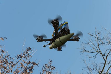 Modern bir insansız hava aracı mermileri ile uçar.