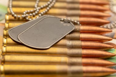 Fişeklerdeki askeri kimlik etiketlerini kapat, savunma konsepti