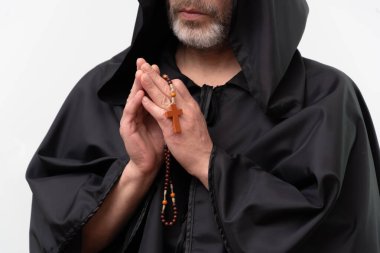 Beyaz arka planda izole edilmiş dini keşiş sembolü