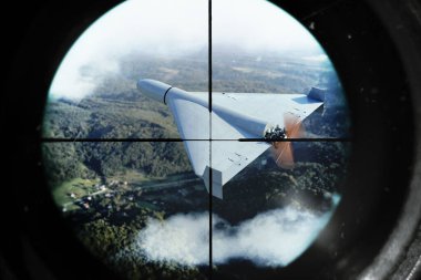 Saldırı gerçekleşmeden önce askeri hava aracı görüldü..