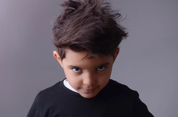 Criança atraente com emoção rosto wiliness — Fotografia de Stock