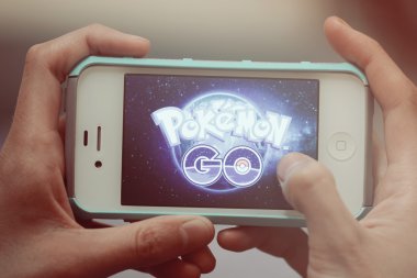 31 Haziran 2016 - Minsk, Beyaz Rusya: Pokemon ile el gitmek