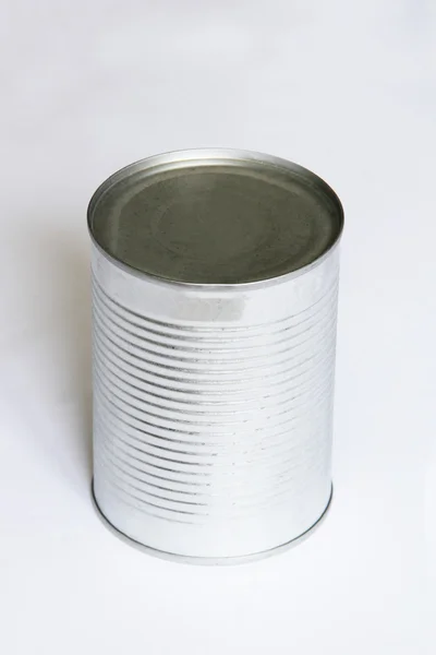 Latas cerradas aisladas en blanco — Foto de Stock