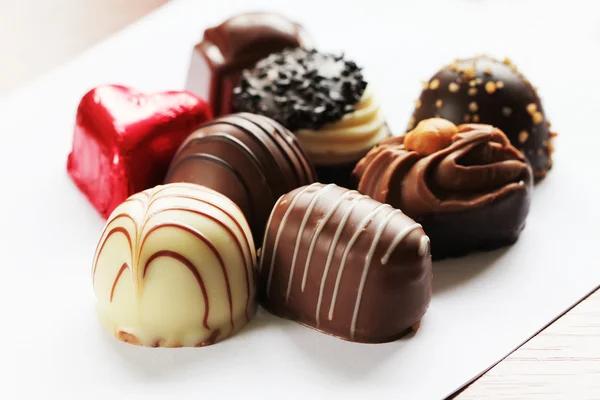 Doces de chocolate de perto — Fotografia de Stock