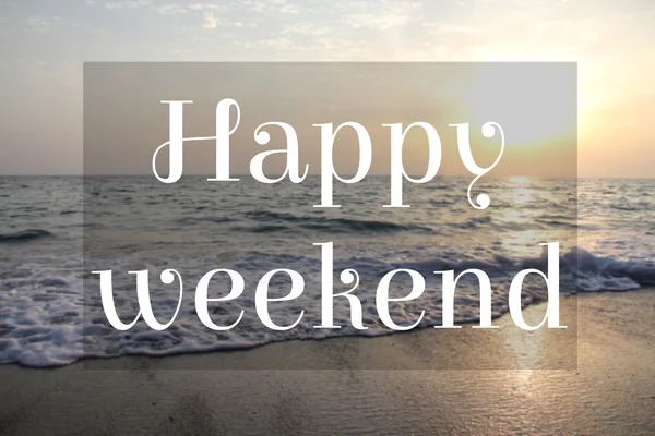 Metin ile denizde günbatımı gökyüzü: mutlu hafta sonu