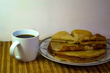 Farklı mısır gevrekleri ve konserveler..