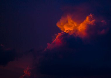 Kırmızı günbatımı, gökyüzü, günbatımında kızıl gökyüzü, olağanüstü gökyüzü