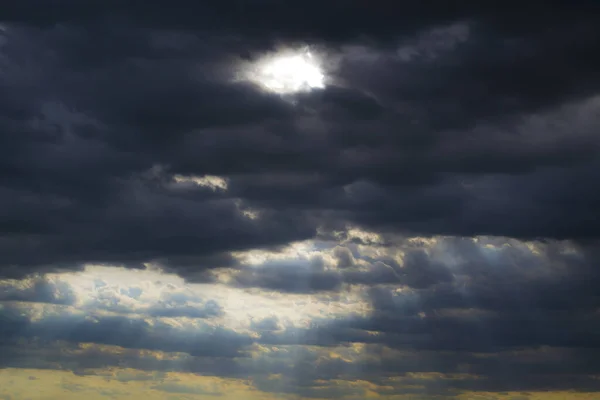 Νεφελώδης καιρός, ουρανός, ουρανός στα σύννεφα, εξαιρετικός ουρανός — Φωτογραφία Αρχείου