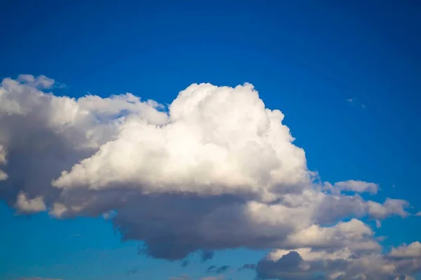 Große Regenwolke Himmel Einem Frühlingstag Der Bald Regen Bringen Wird — Stockfoto