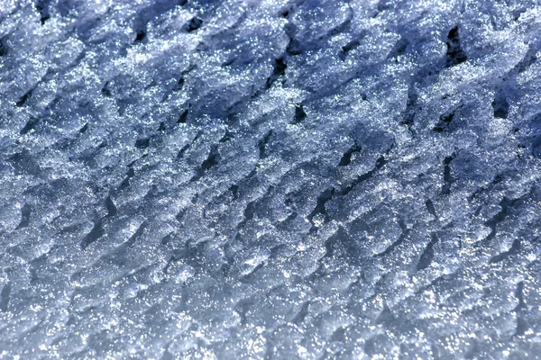 Лед на речной обочине — стоковое фото
