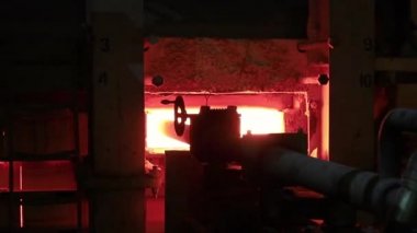 Cam yaprağı üretimi. Bardaklar fırında.