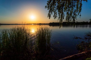 Rusya 'da gölde altın gün batımı