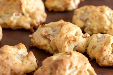 Ev yapımı kurabiyeler. Ev yapımı pişirme. Seçici odak.