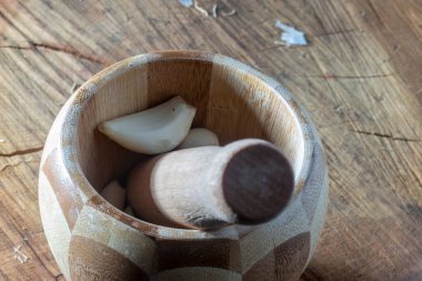 Batı Karadeniz 'in doğal sarımsağı, kastamonu bölgesi, ahşap sarımsak öğütücü.