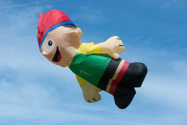Blyth, Northumberland, İngiltere: 04 Mayıs 2015. Geniş karakter uçurtma uçuş Blyth Uçurtma Festivali