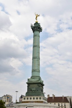 Bastille Meydanı 'nda Temmuz Kolonu. Paris 'teki Bastille Meydanı