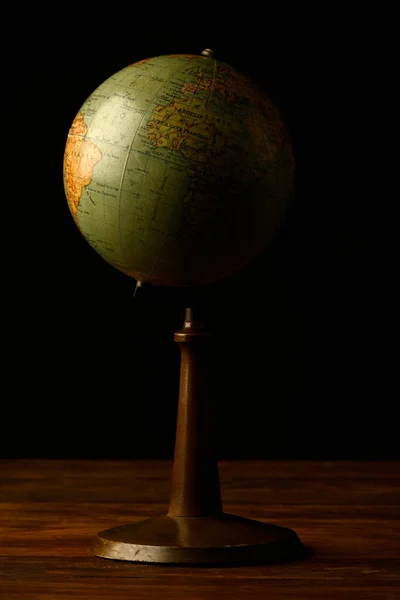 Мяч Мира Ретро Деревянном Столе Темный Фон Место Текста — стоковое фото
