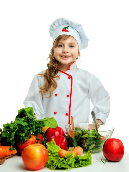 Enfant dans la cuisine préparant un repas — Photo