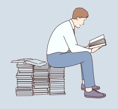 Okuma, konsantrasyon, hobi konsepti. Genç adam çizgi film karakteri kitap yığınlarının üzerinde oturuyor elinde kitap ve birçok düşünceyle okuyor..