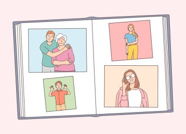 Aile üyeleriyle aile fotoğrafçılığı arşivi. Fotoğraf albümü, fotoğraf ekleme ve düzenleme ve hafıza notları. Resimli kitap oluşturma
