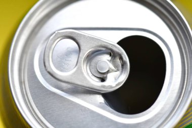 Açık soda kutusu ya da teneke kutuyu kapat