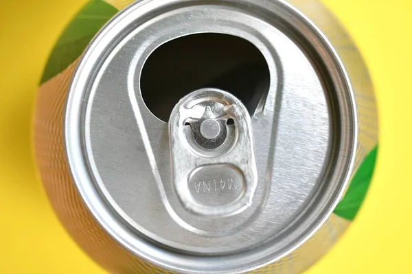 オープンソーダ缶又は錫の閉鎖マクロ — ストック写真