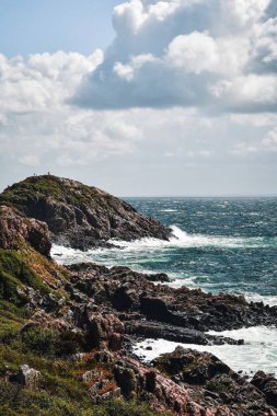 Deniz kenarının, okyanusun, denizin ve uçurumun manzara fotoğrafı