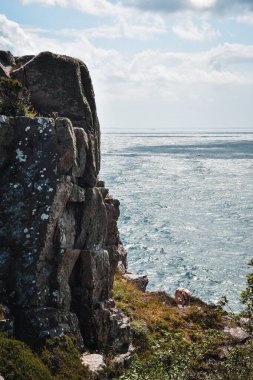 Deniz kenarının, okyanusun, denizin ve uçurumun manzara fotoğrafı