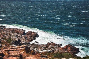 Deniz kenarının, okyanusun, denizin ve uçurumun manzara fotoğrafı