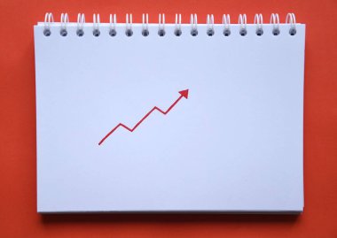 İyi bir eğilim ve iyi sonuçlar gösteren kırmızı bir okun çizimi