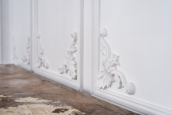 Luxury white wall design bas-relief with stucco mouldings roccoco element