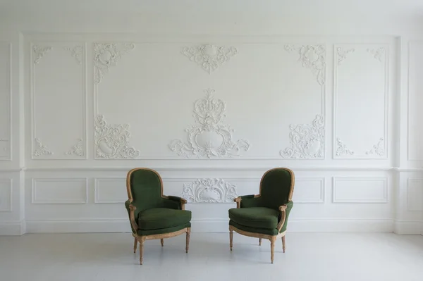 Luxury clean bright white interior with a old antique vintage green chairs over wall design bas-relief stucco mouldings roccoco elements — Stock Photo, Image