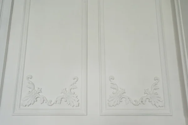 럭셔리 화이트 벽 디자인 옅은 치장 벽 토 조형 roccoco 요소와 — 스톡 사진
