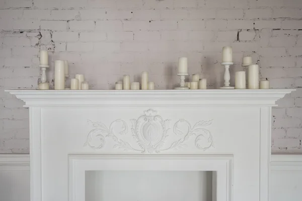Lege mooie woonkamer met een open haard rotsachtige achtergrond ... Openhaard fireplaces woonkamer