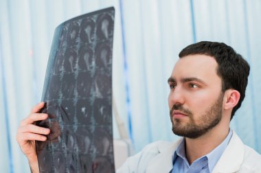 Doktor ofisinde Mri taramaları görüntüleme