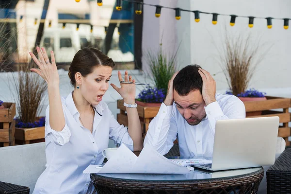 Business people conflict working problem, angry boss argue scream to colleague businessmen and women serious argument negative emotion discussing report meeting at outdoors cafe during the lunch break — Stock Photo, Image