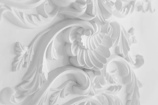 Diseño de pared blanca de lujo Bajorrelieve con molduras de estuco elemento roccoco —  Fotos de Stock