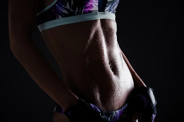 Silhouet van aantrekkelijke fitness vrouw opgeleide vrouwelijk lichaam, lifestyle, portret, Kaukasische model — Stockfoto